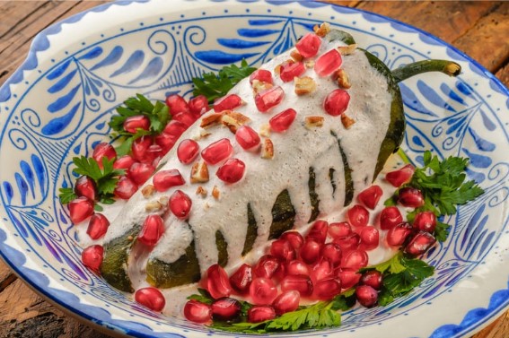 chiles en nogada